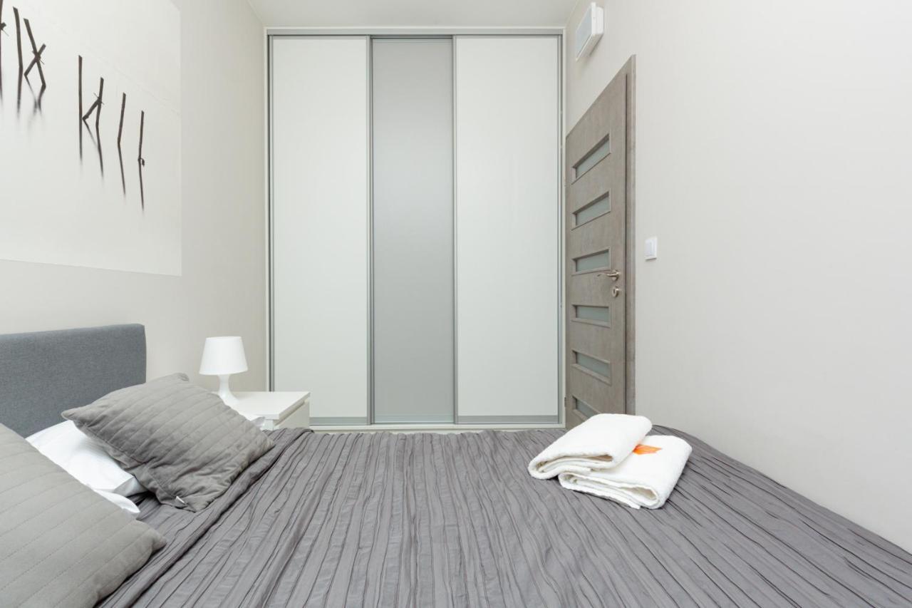 Business Center Apartments Warsaw Wola By Noclegi Renters Extérieur photo
