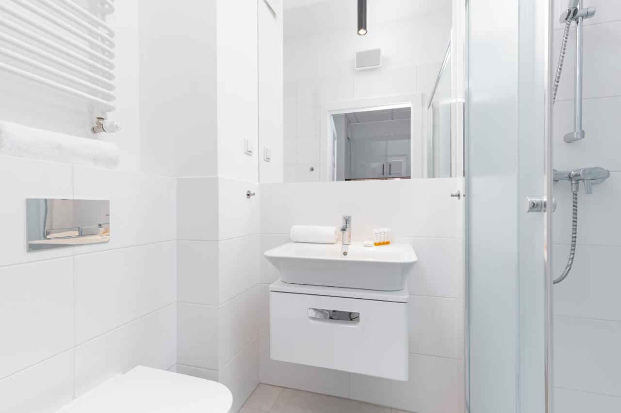 Business Center Apartments Warsaw Wola By Noclegi Renters Extérieur photo