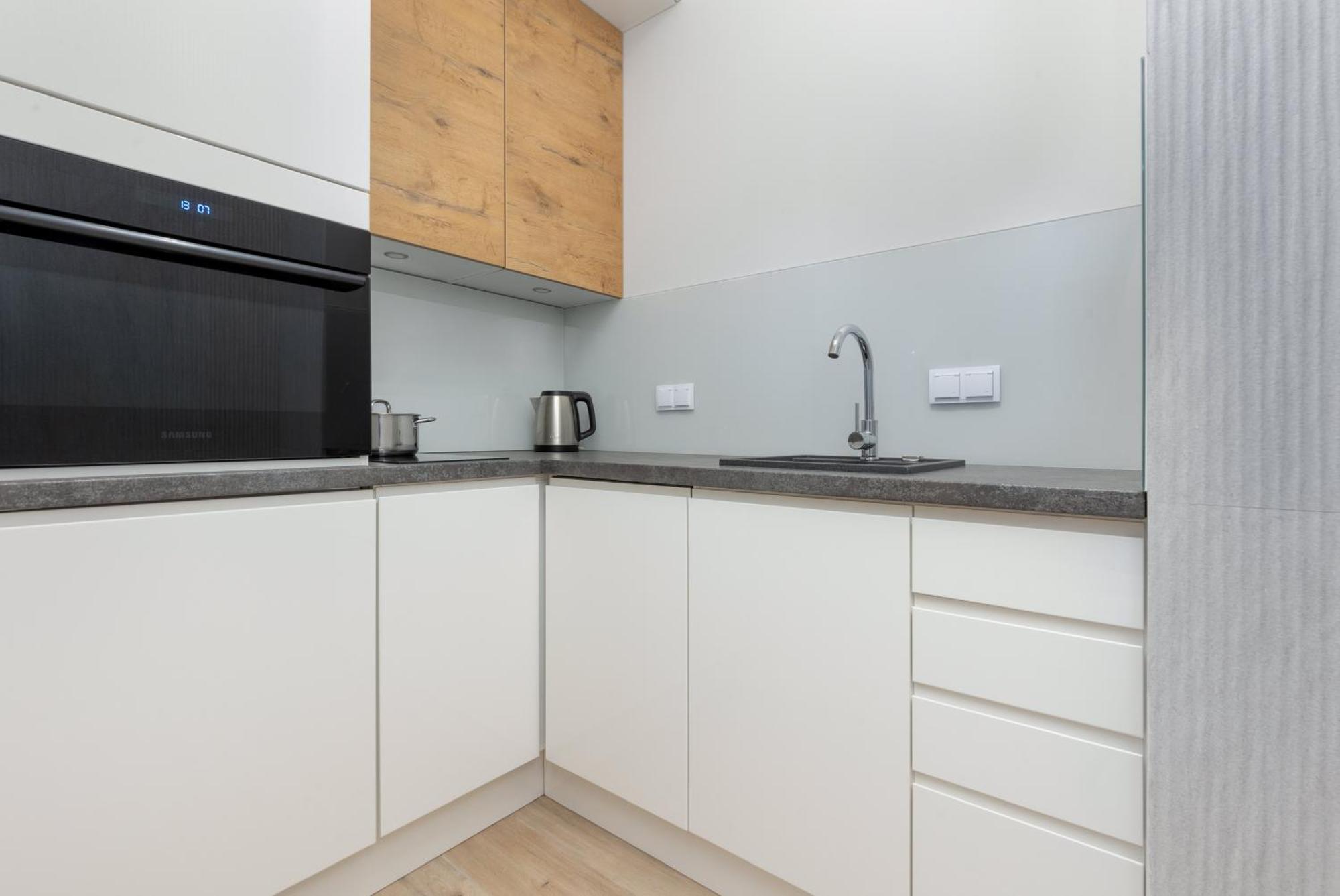 Business Center Apartments Warsaw Wola By Noclegi Renters Extérieur photo
