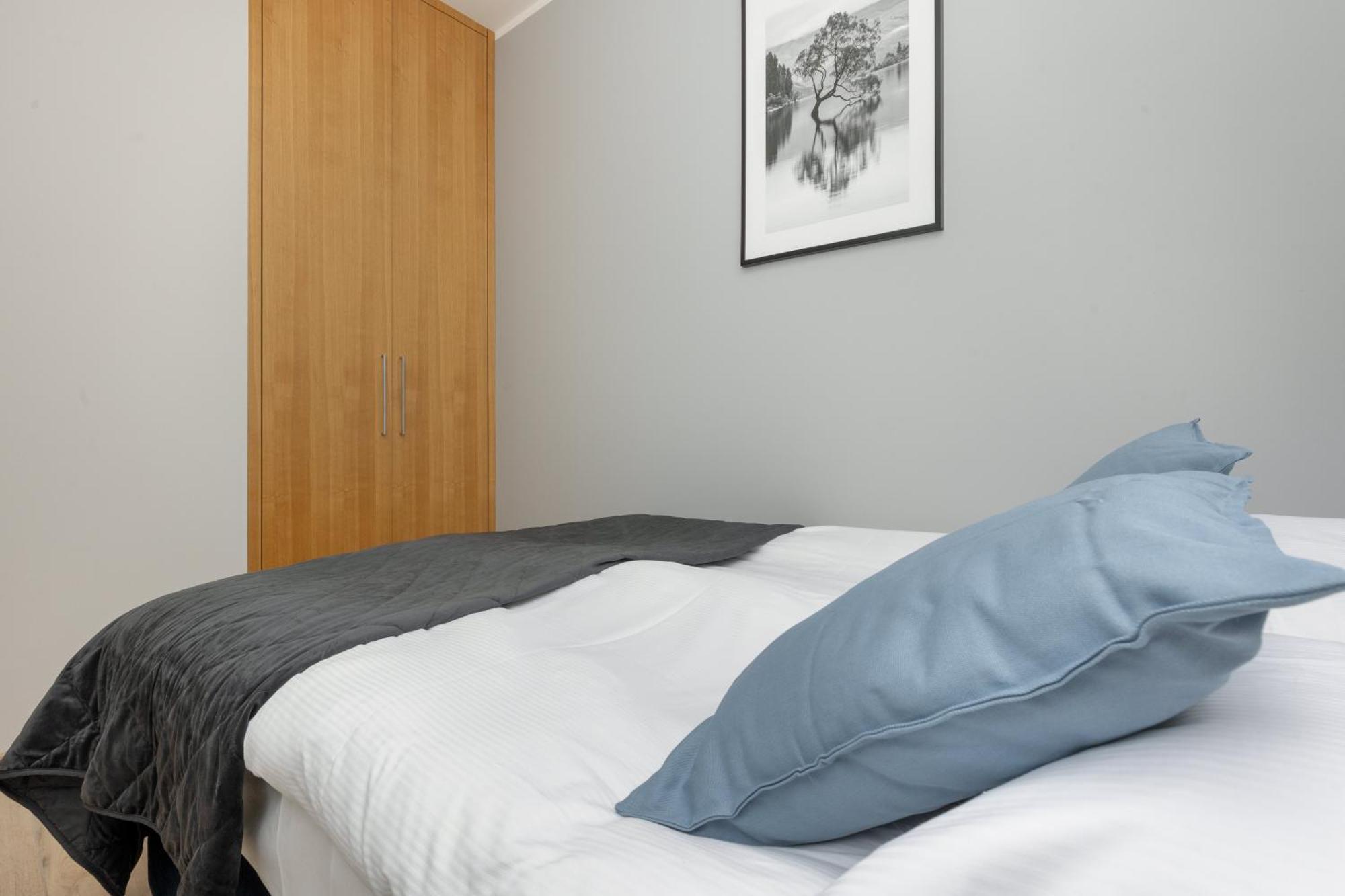 Business Center Apartments Warsaw Wola By Noclegi Renters Extérieur photo